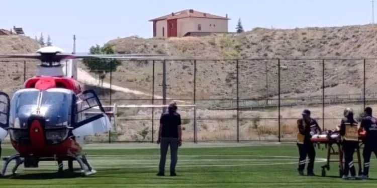 Darende’de evde düşen 98 yaşındaki kadın hava ambulansıyla Malatya’ya sevk edildi