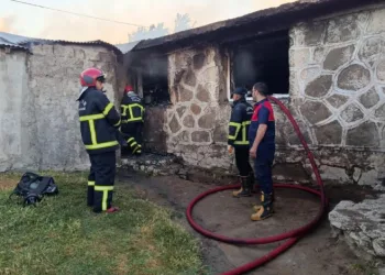 Yangına uykuda yakalanan 22 kişilik aile kurtarıldı