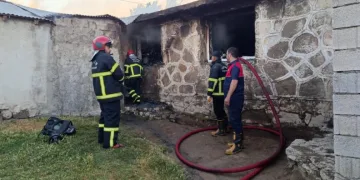 Yangına uykuda yakalanan 22 kişilik aile kurtarıldı