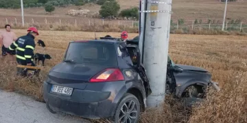 Burdur’da otomobil elektrik direğine çarptı: 1 yaralı