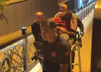 Bolu’da alkollü şahıs, ayağa kalkamayınca sedyeyle taşındı