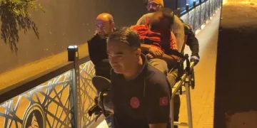Bolu’da alkollü şahıs, ayağa kalkamayınca sedyeyle taşındı