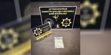 Kullandıkları araçta uyuşturucu ile yakalanan 2 kişi tutuklandı
