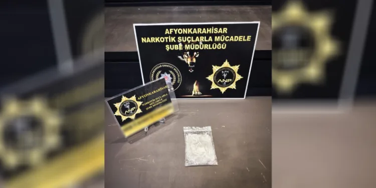 Kullandıkları araçta uyuşturucu ile yakalanan 2 kişi tutuklandı