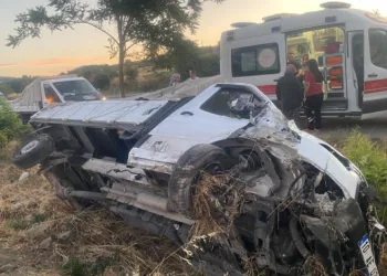 Bigadiç’te kamyonet şarampole uçtu: 1 yaralı