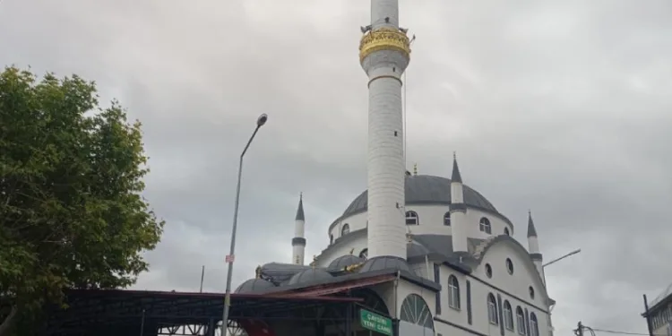Amasya’da şiddetli fırtına ve dolu hasara yol açtı