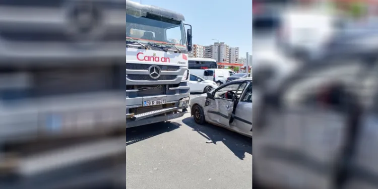 Beton mikseri ile otomobil çarpıştı: 2 yaralı