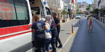 Motosikletiyle yayaya çarptı, trafik ekibini beklemeyip gitti