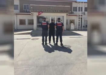 Kuşadası’ndaki operasyonda yakalanan 2 şüpheli tutuklandı