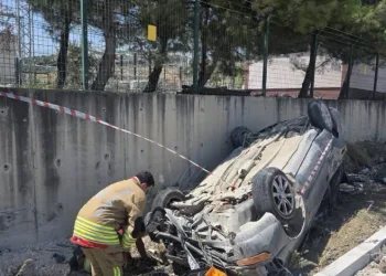 Antakya’da takla atan aracın sürücüsü yaralandı