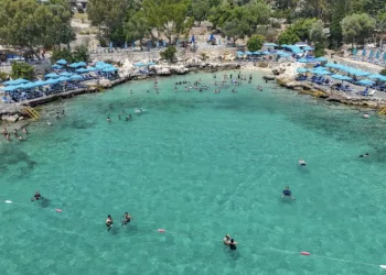 Mersin’de plajlar yaz sezonunda yoğun ilgi görüyor