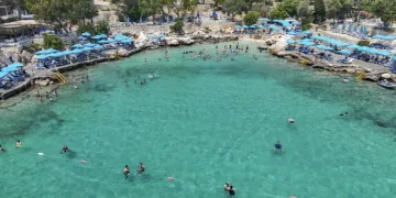 Mersin’de plajlar yaz sezonunda yoğun ilgi görüyor