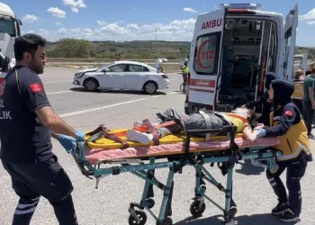 Pendik’te otomobillerin çarpıştığı kazada 2 kişi yaralandı