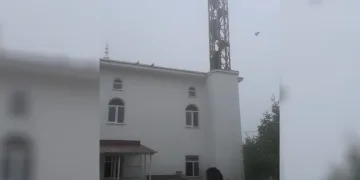 Güvercin yuvası minare yıkımını erteledi