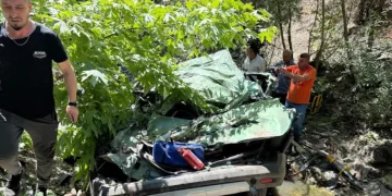 Çanakkale’de dere yatağına uçan araçtaki 2 kişi hayatını kaybetti