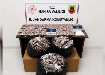 Otoyoldaki operasyonda bir araçta 59 bin adet hap ve 2 kiloya yakın uyuşturucu ele geçirildi