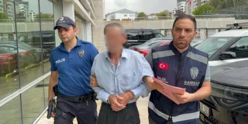 Tramvayda hayasızca harekette bulunan yaşlı adama gözaltı