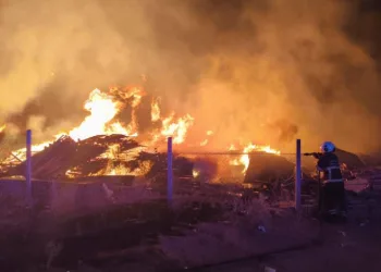 Mardin’de inşaat malzemelerinin bulunduğu alanda yangın