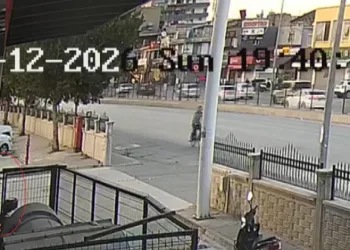 Refakatçi gibi geldi, motosiklet çaldı