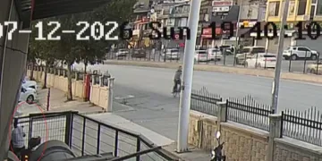 Refakatçi gibi geldi, motosiklet çaldı