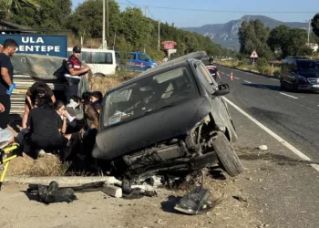 Muğla’da araç yoldan çıktı: 1’i çocuk 7 yaralı