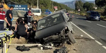 Muğla’da araç yoldan çıktı: 1’i çocuk 7 yaralı