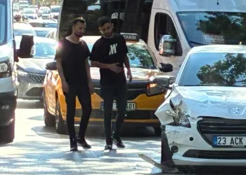 Elazığ’da otomobiller çarpıştı: 2 yaralı