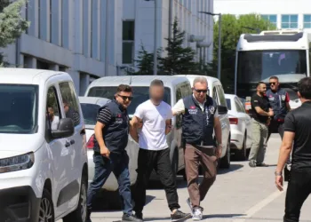20 yıllık faili meçhul bakkal cinayetinin şüphelileri adliyeye sevk edildi
