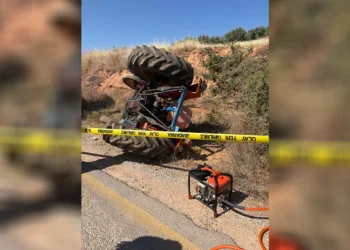 Karacasu’da traktör devrildi: 1 ölü