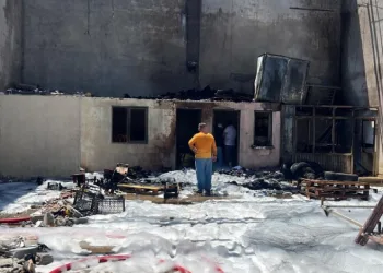 Mersin’de sebze ve meyve halinde depo yangını