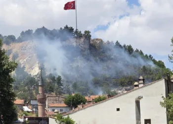 Kütahya Hisar Kalesi’nde yangın paniği