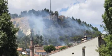 Kütahya Hisar Kalesi’nde yangın paniği