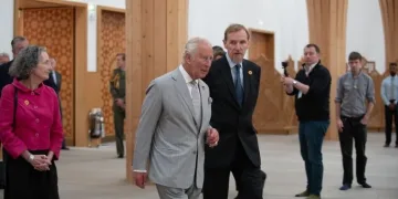 Kral Charles, Avrupa’nın ilk ekolojik camisini gezdi