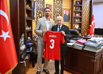 MHP Lideri Bahçeli, milli futbolcu Demiral’ı kabul etti