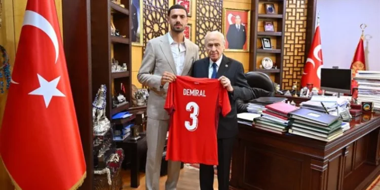 MHP Lideri Bahçeli, milli futbolcu Demiral’ı kabul etti