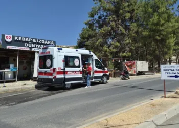 Devrilen motosikletteki 2 kişi yaralandı