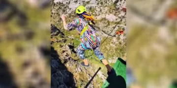 Özbekistan’da 80 yaşındaki kadın ekstrem hareketleriyle şaşırttı