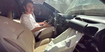 Rögar kapağı nedeniyle aracının airbagleri patladı