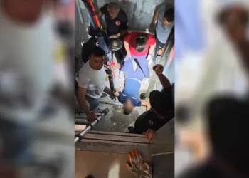 Elazığ’da asansör boşluğuna düşen genç kurtarıldı