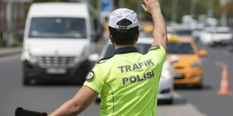 Yeni trafik cezaları geliyor: Ehliyetler doğrudan iptal edilecek