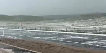 Dağlar beyaza büründü, yol ulaşıma kapandı