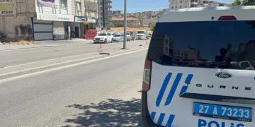 Boşanma aşamasındaki eşini silahla vurdu