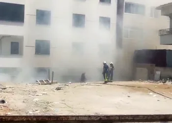 Avcılar’da metruk bina yangını
