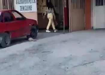 Çekiçli kadın öfkesini böyle kustu