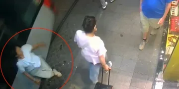 Sirkeci’de tramvay kadına çarptı