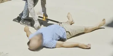 Temizlik için gittiği dairenin penceresinden düştü