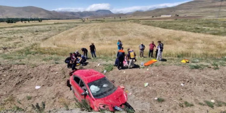 Bayburt’ta otomobil takla attı, 8 kişi yaralandı