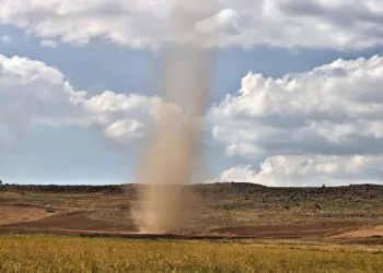 Ahlat’ta hortum kameraya yansıdı