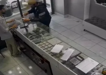 İnternetten araştırma yapıp silahla kuyumcuyu soyan zanlının görüntüleri ortaya çıktı