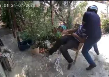 Yaşlı adamın boynunu kırmaya çalışıp, feci şekilde darbeden saldırgan tutuklandı